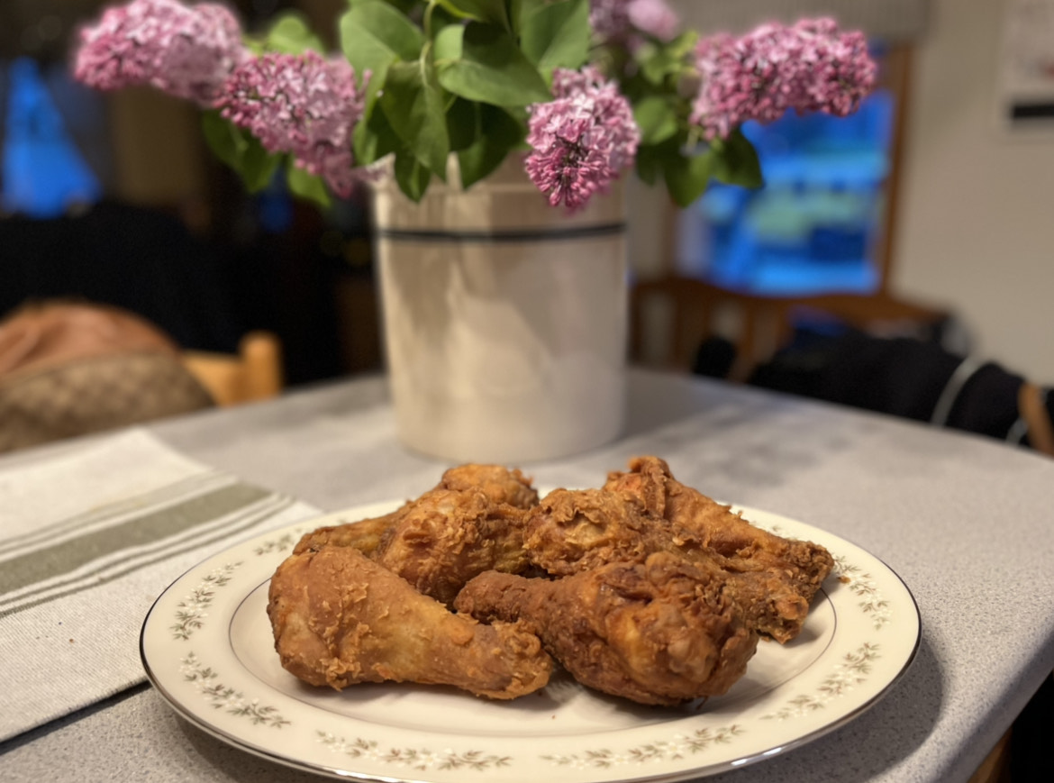 Comfort Food: Fried Chicken & Gooey Mac N Cheese